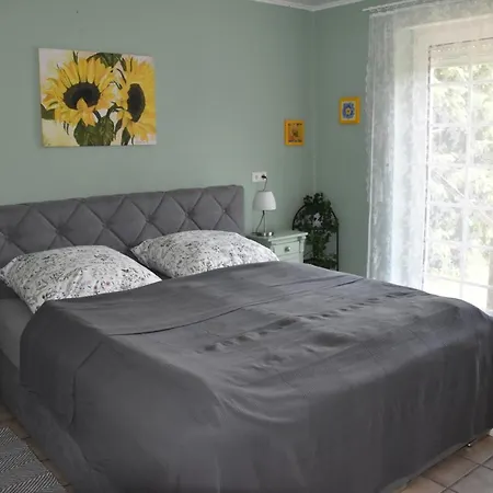 Ferienwohnung Manou's Garten